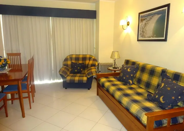 아파트 T1 Com Piscina E Vista Mar - Da Rocha